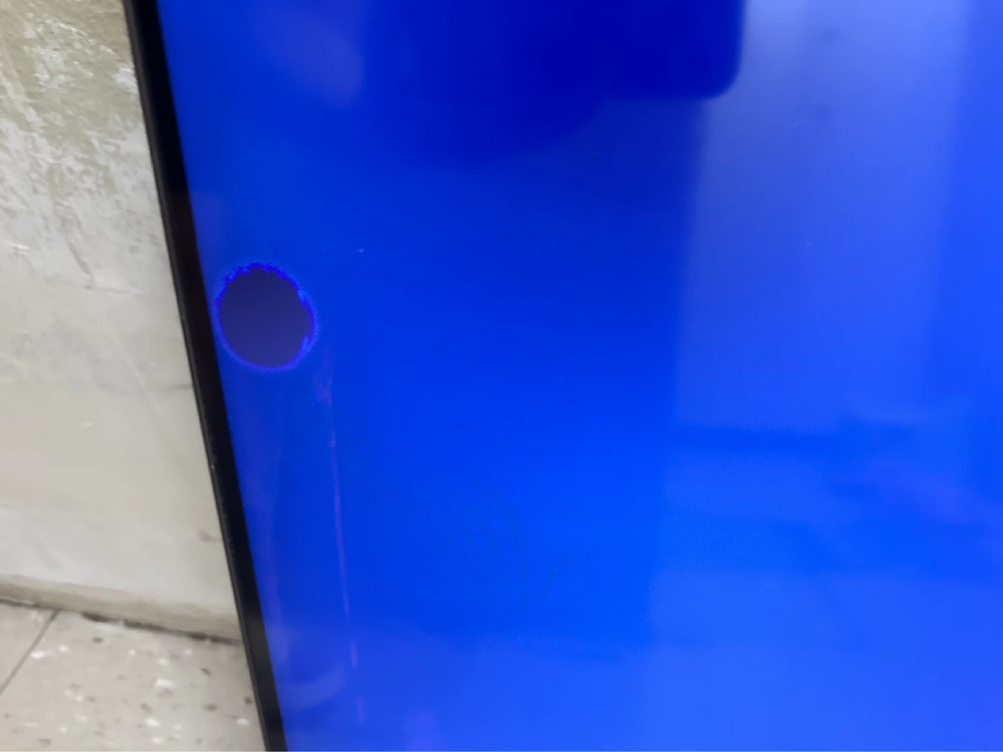 Samsung 55" 4K Smart TV - Damaged Screen - photo 2