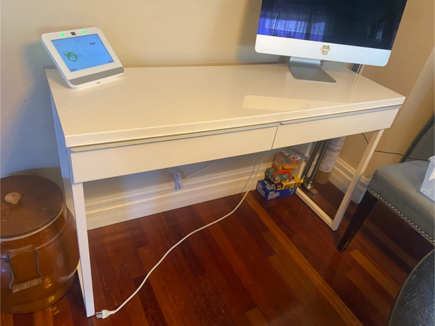 White Modern Desk with Two Drawers