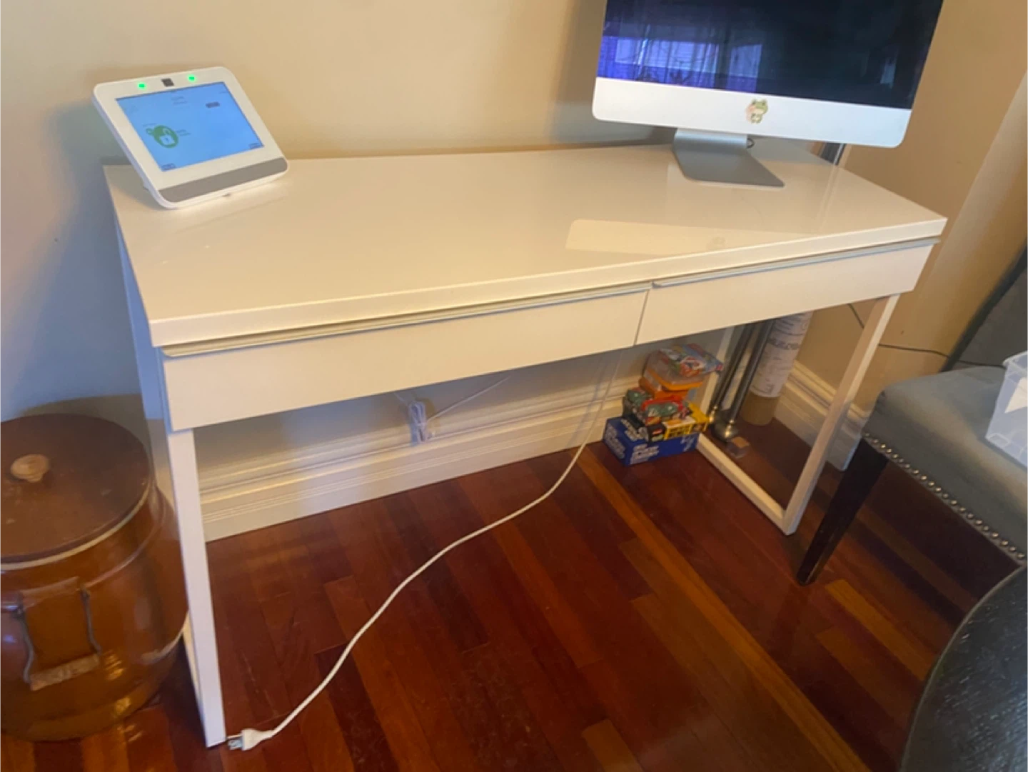 White Modern Desk with Two Drawers - photo 2