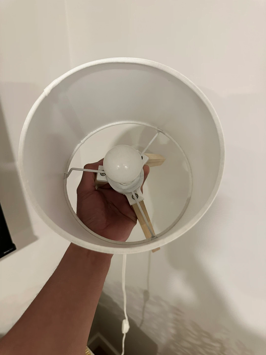 White Drum Lamp with Wooden Tripod Base (ikea) - photo 2