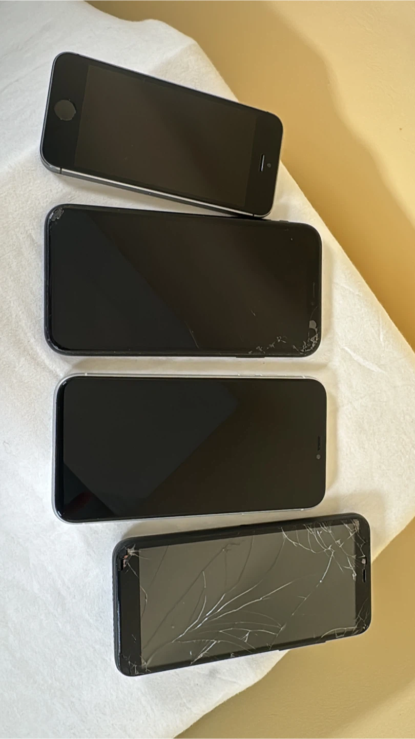 Bundle of 4 iPhones & 1 Foxx Phone Case