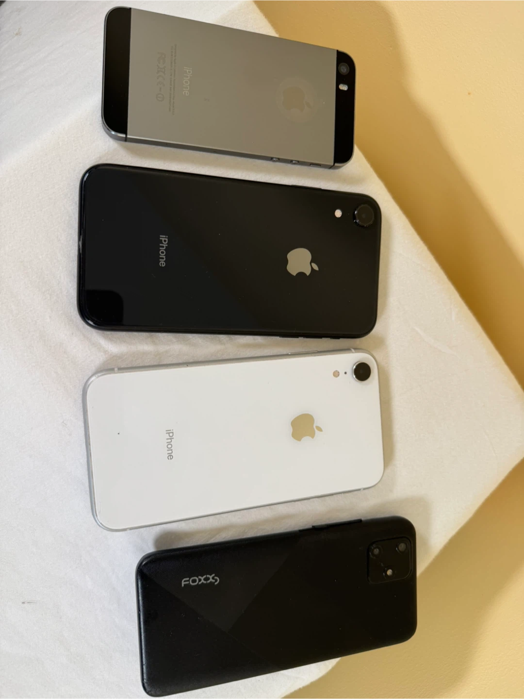 Bundle of 4 iPhones & 1 Foxx Phone Case - photo 3