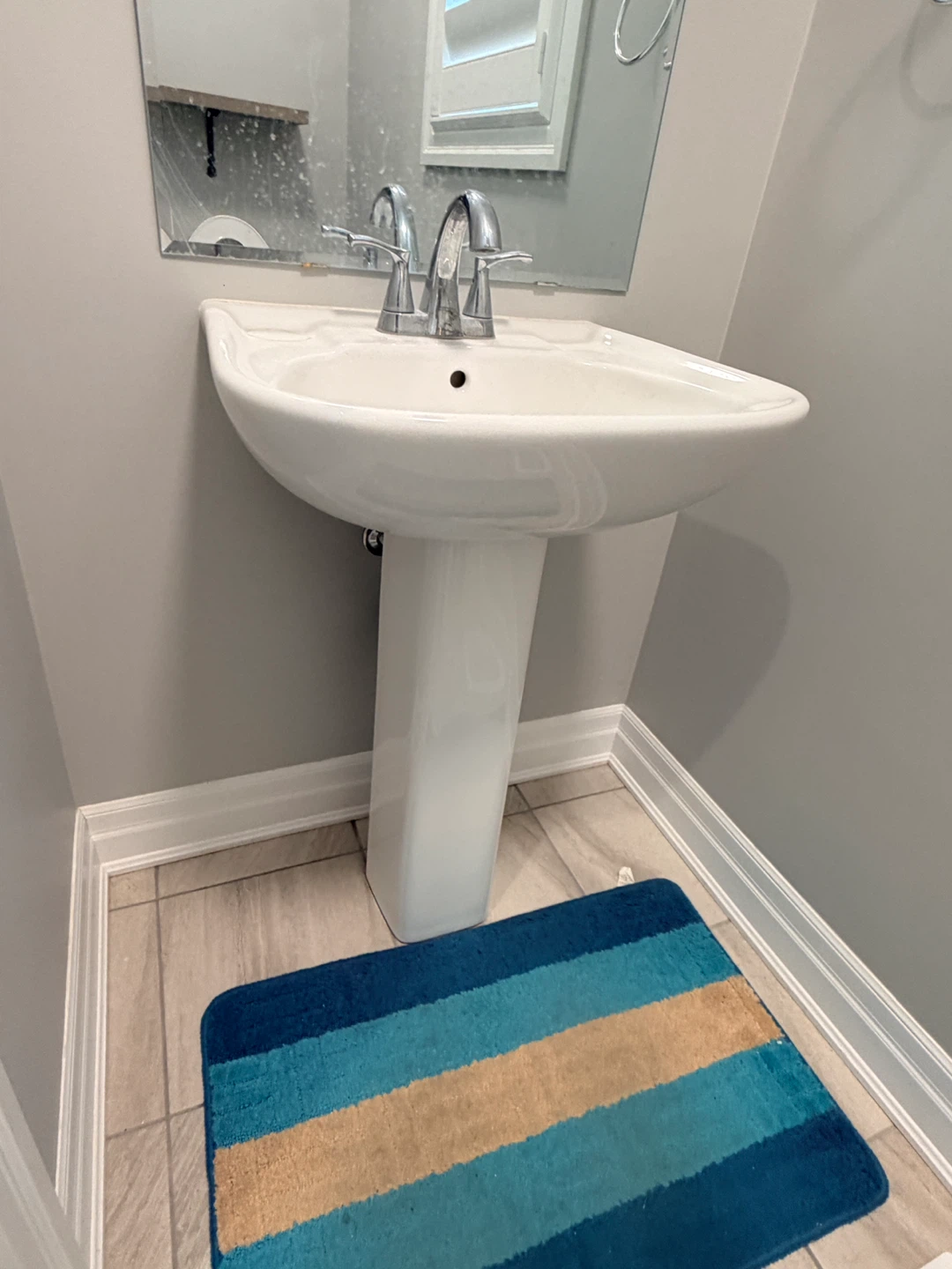 White Pedestal Sink + Vanity Mirror - photo 2