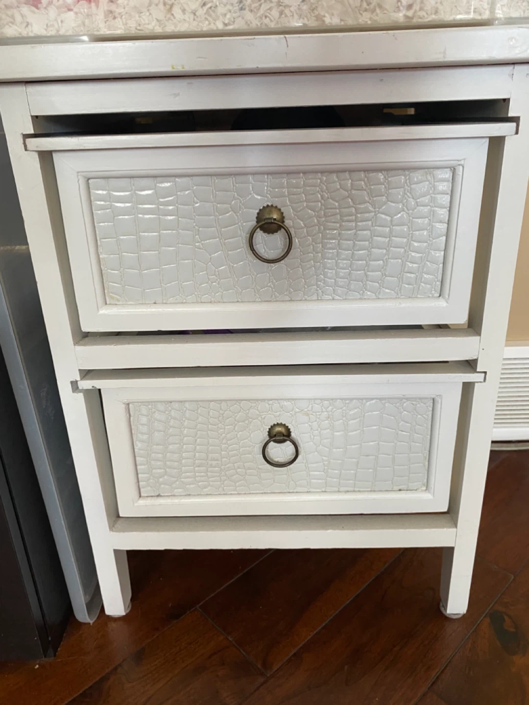 🥕White Faux Crocodile 2-Drawer Nightstand