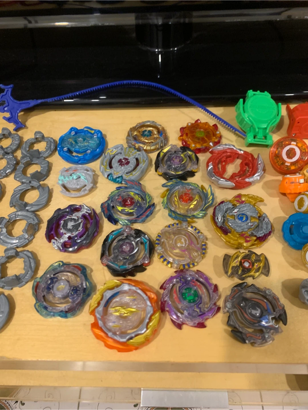 Beyblade lot bundle - photo 2