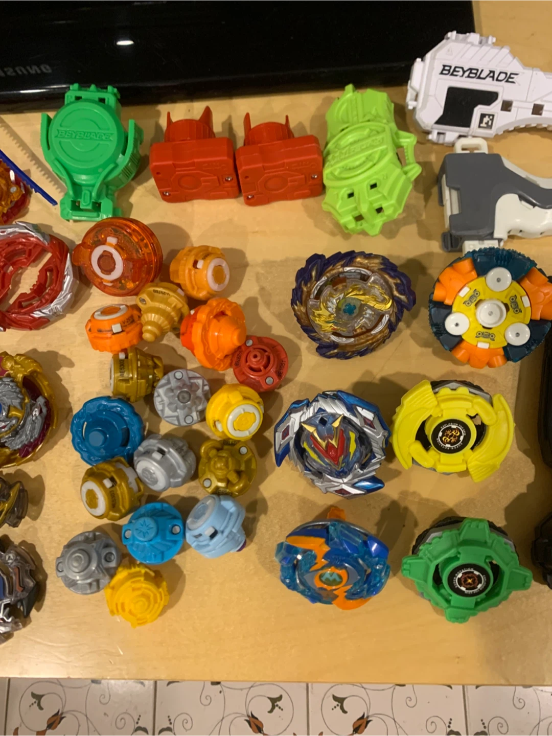 Beyblade lot bundle - photo 3