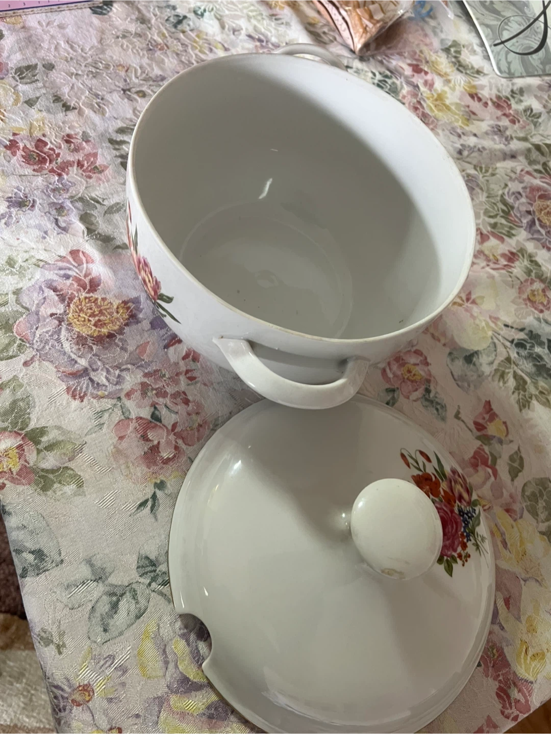 White Ceramic Soup Tureen with Floral Design - photo 3