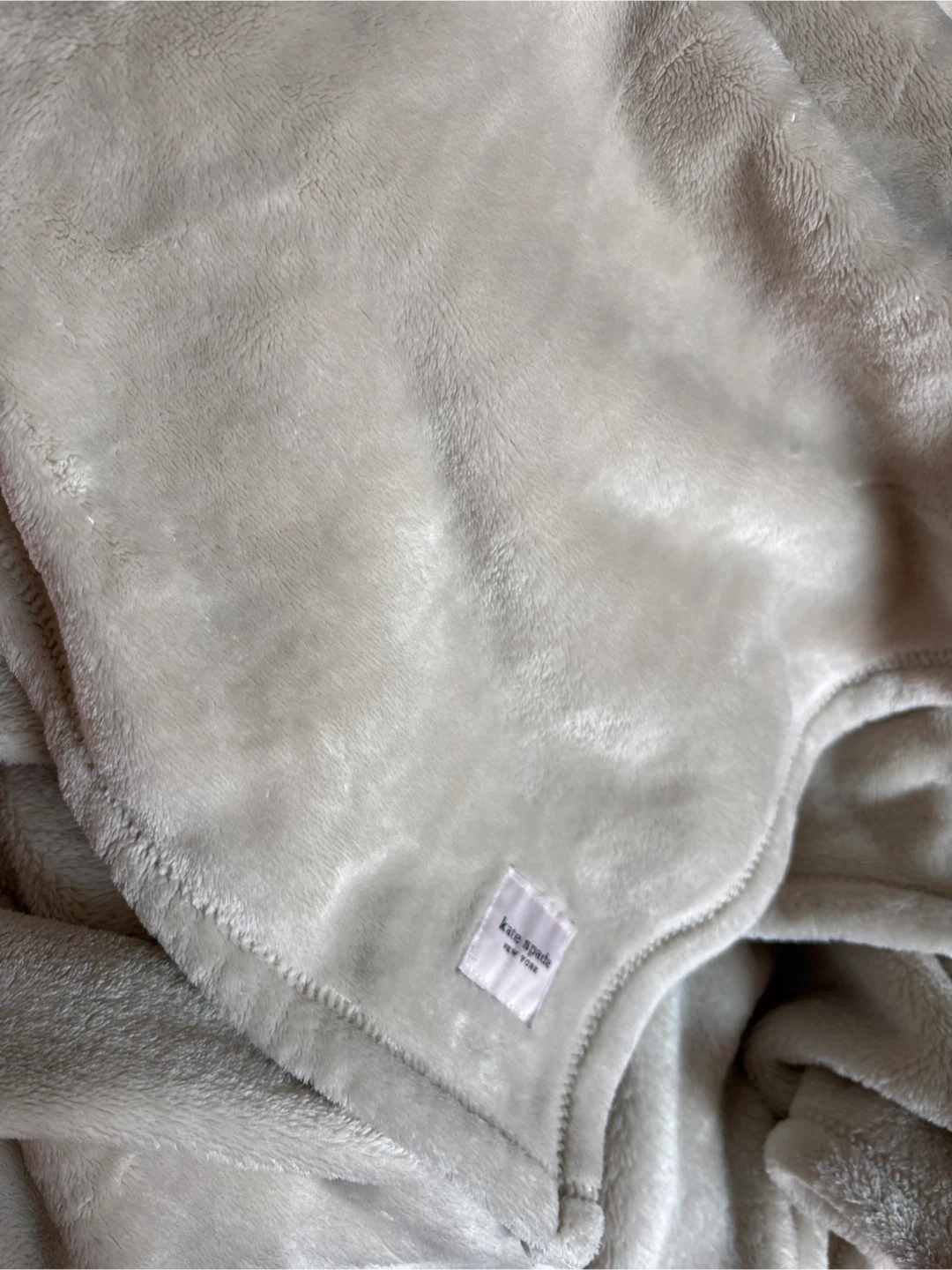 NWOT Kate Spade New York Queen Blanket - cream