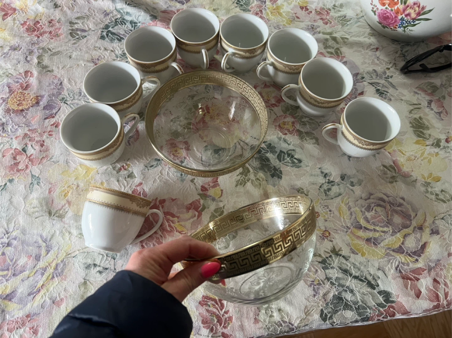 Set of 8 Coffee Cups and 2 Glass Bowls with Gold Trim - photo 3