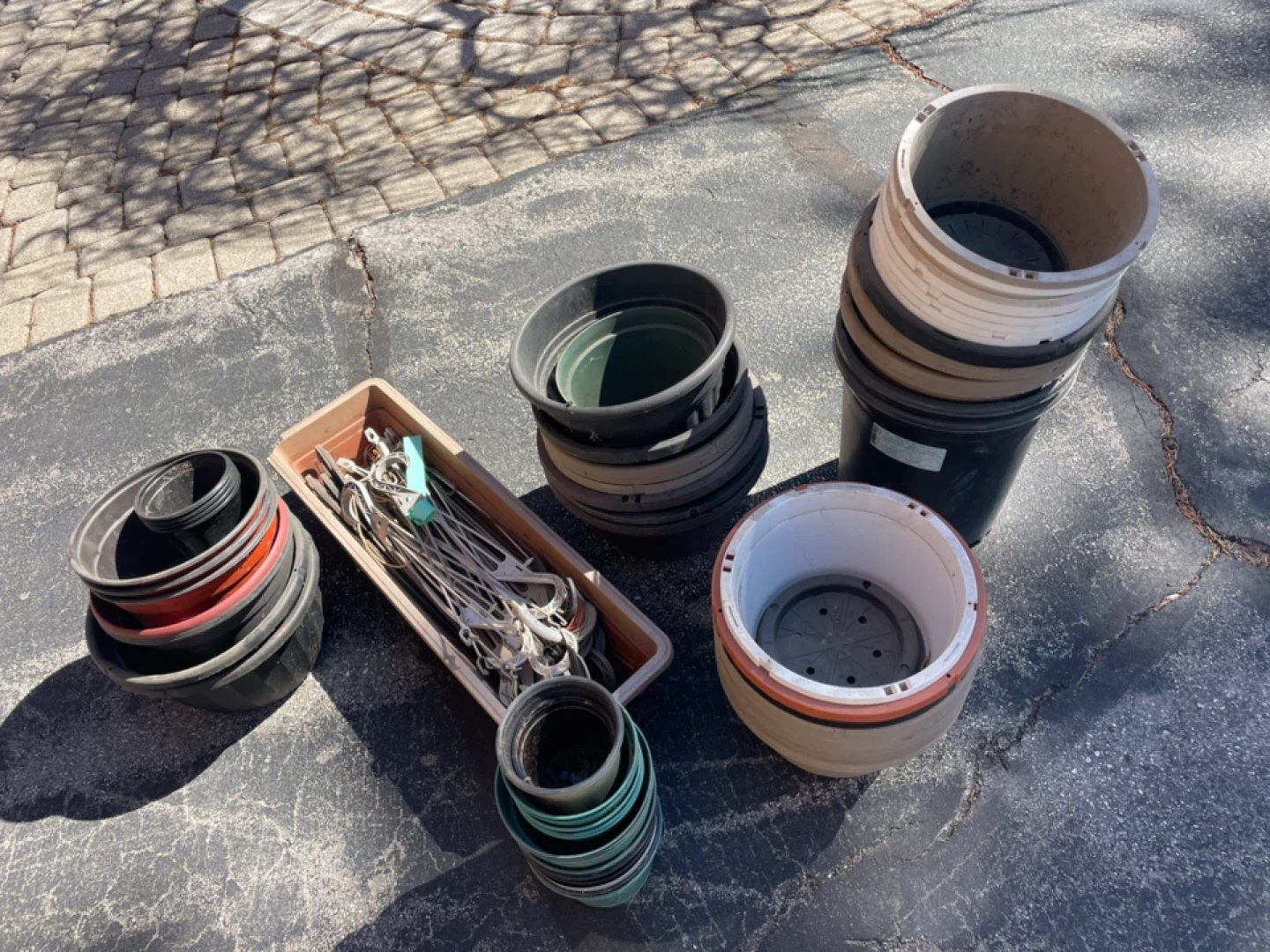 Assorted Plastic Plant Pots and Hangers - photo 2