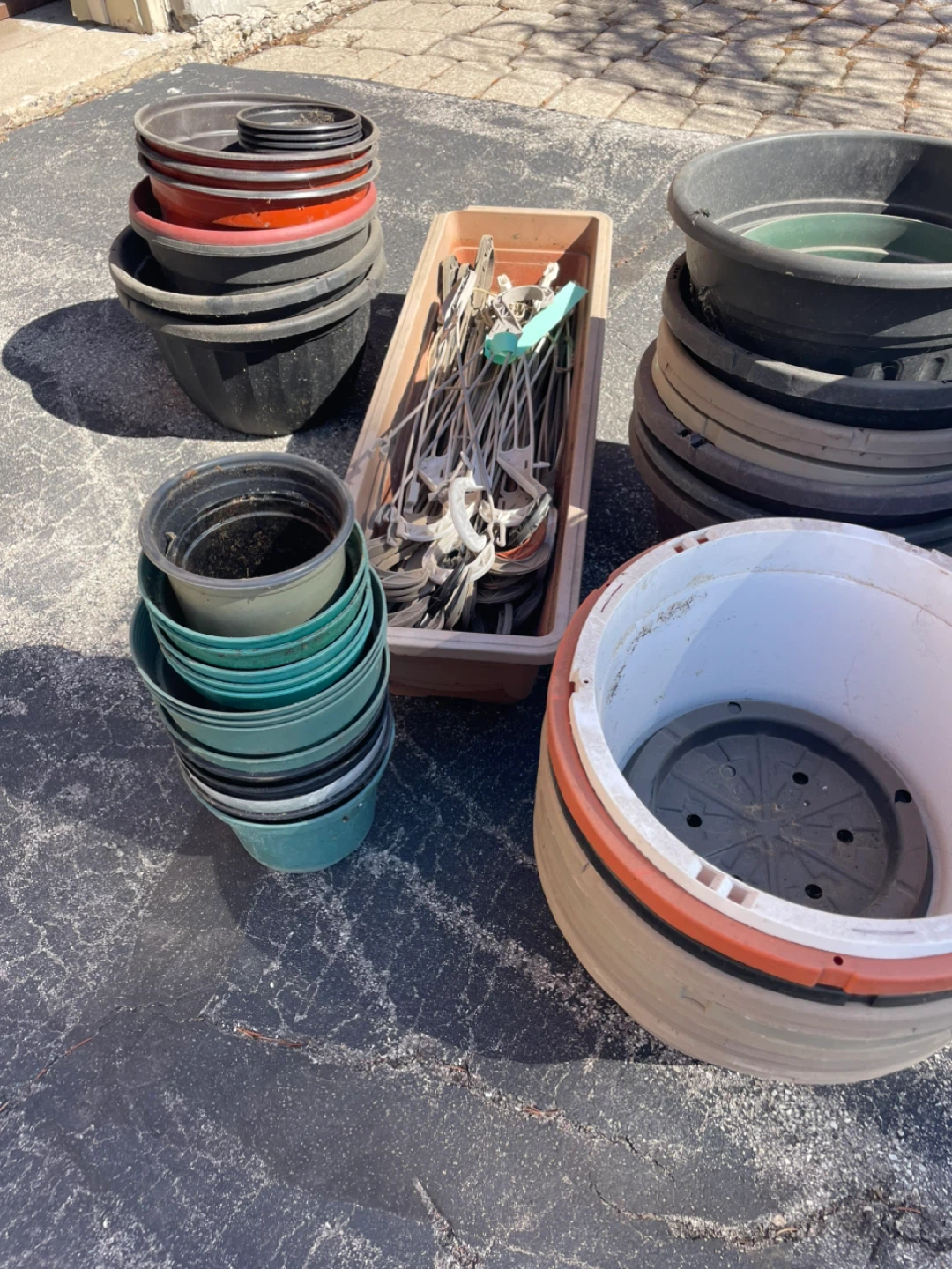 Assorted Plastic Plant Pots and Hangers - photo 3