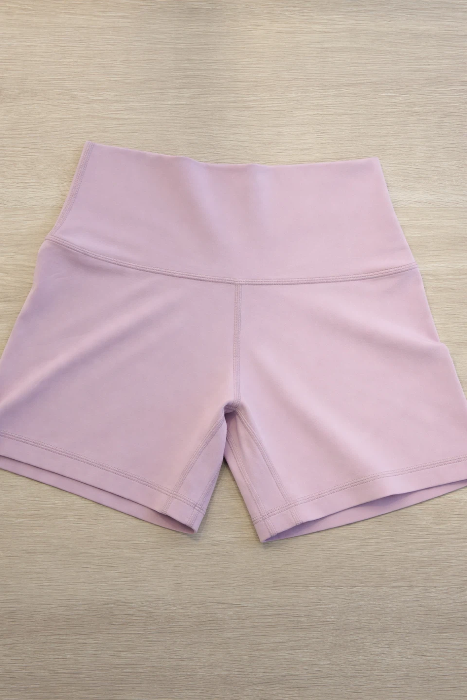 Aritzia Golden Biker Shorts Size 6
