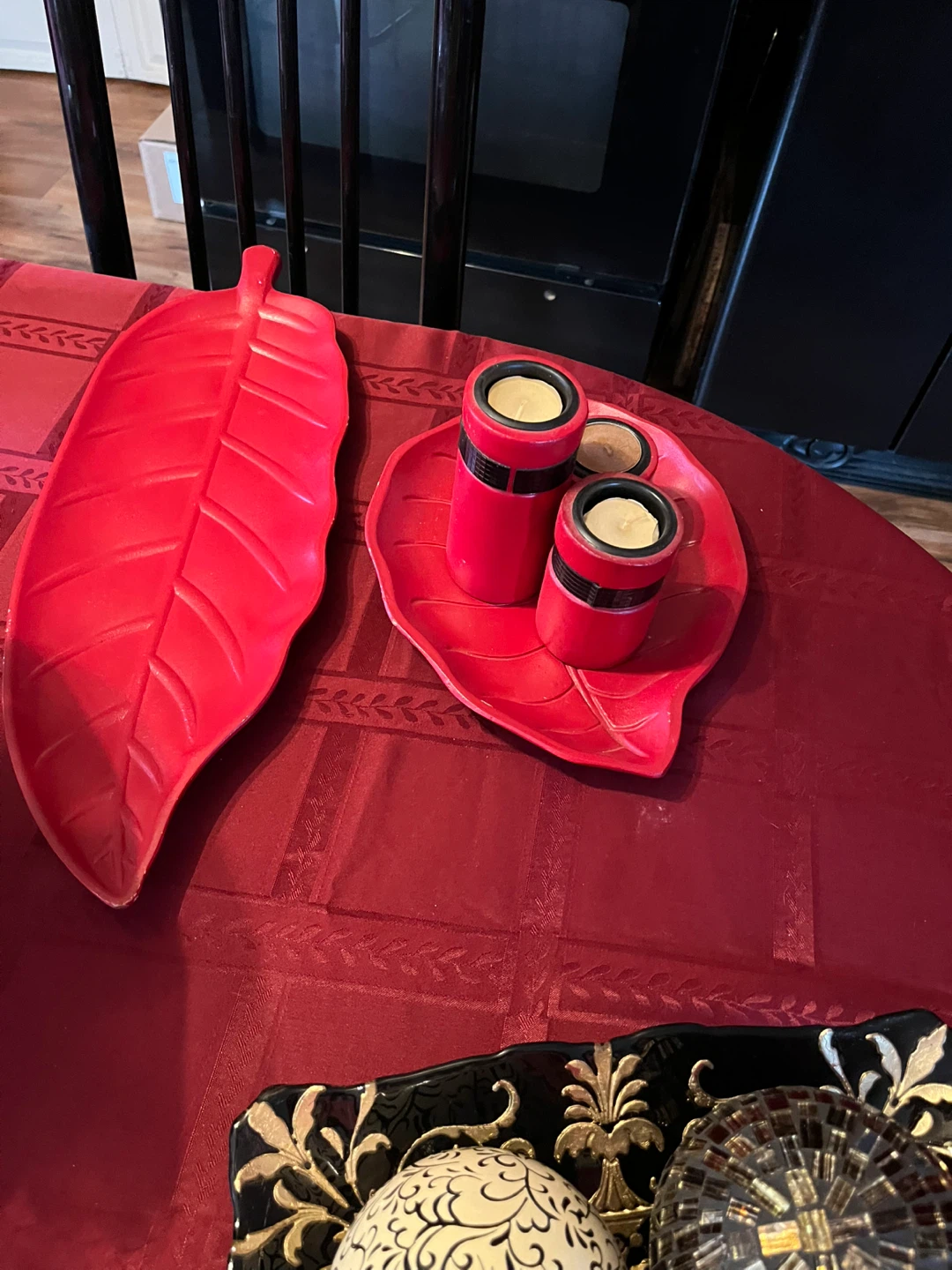 Red Leaf Shaped Candle Holder Set - photo 2