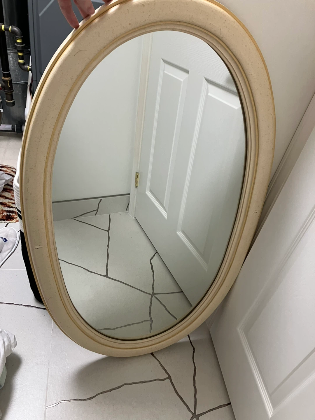 Oval Wall Mirror with Decorative Frame