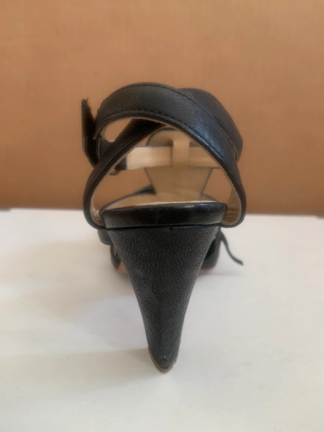 Hugo Boss Black Leather Tassel Heels Size 8 - photo 3