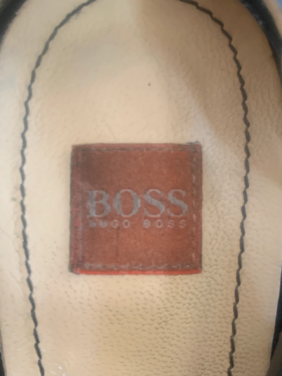 Hugo Boss Black Leather Tassel Heels Size 8 - photo 5