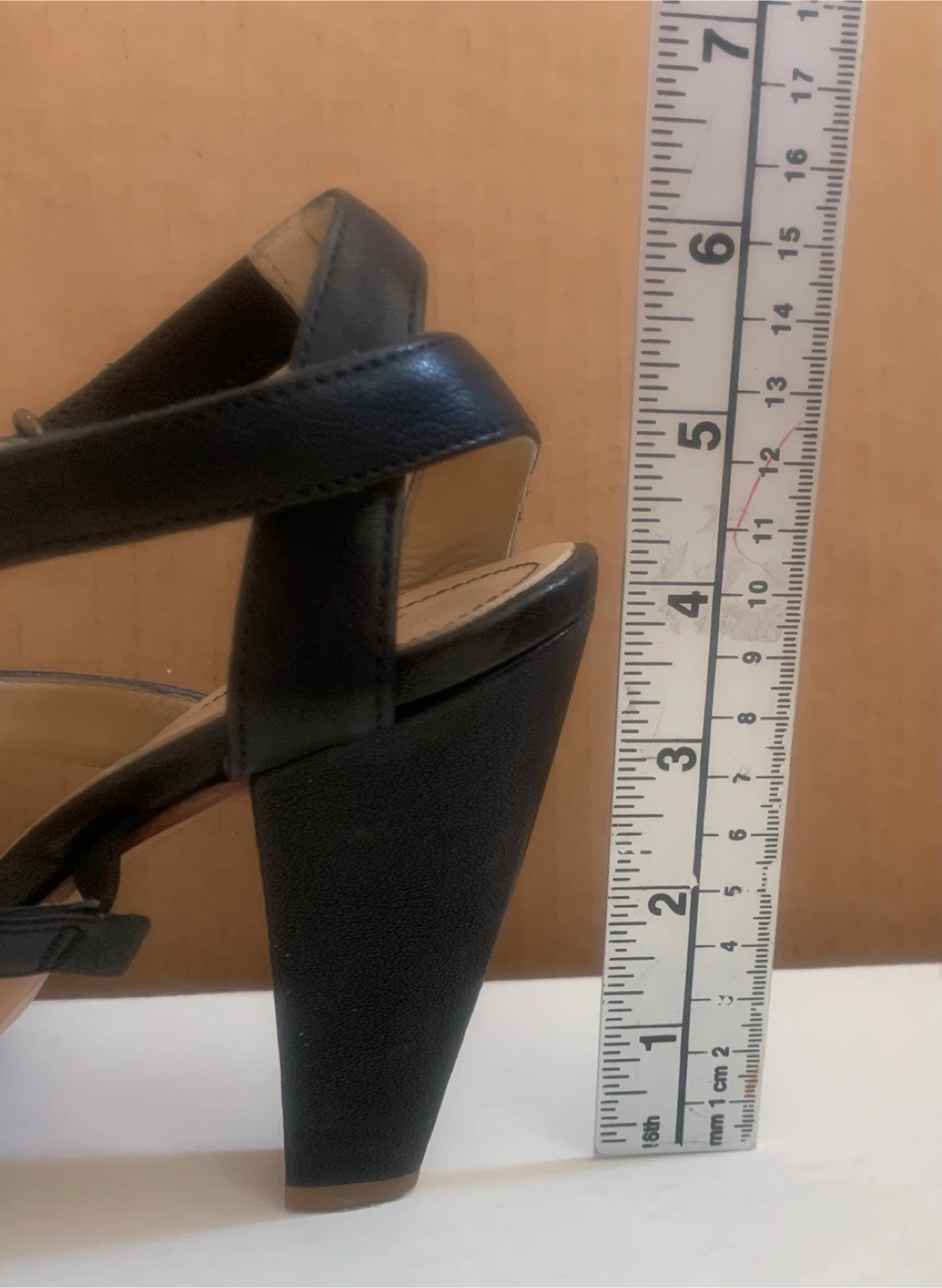 Hugo Boss Black Leather Tassel Heels Size 8 - photo 4
