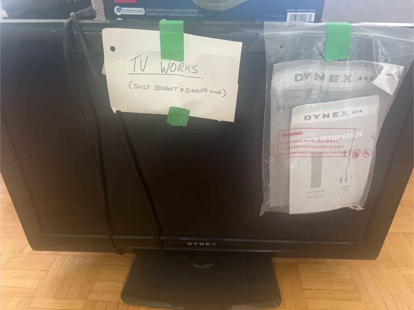 Dynex DX-321 LCD TV