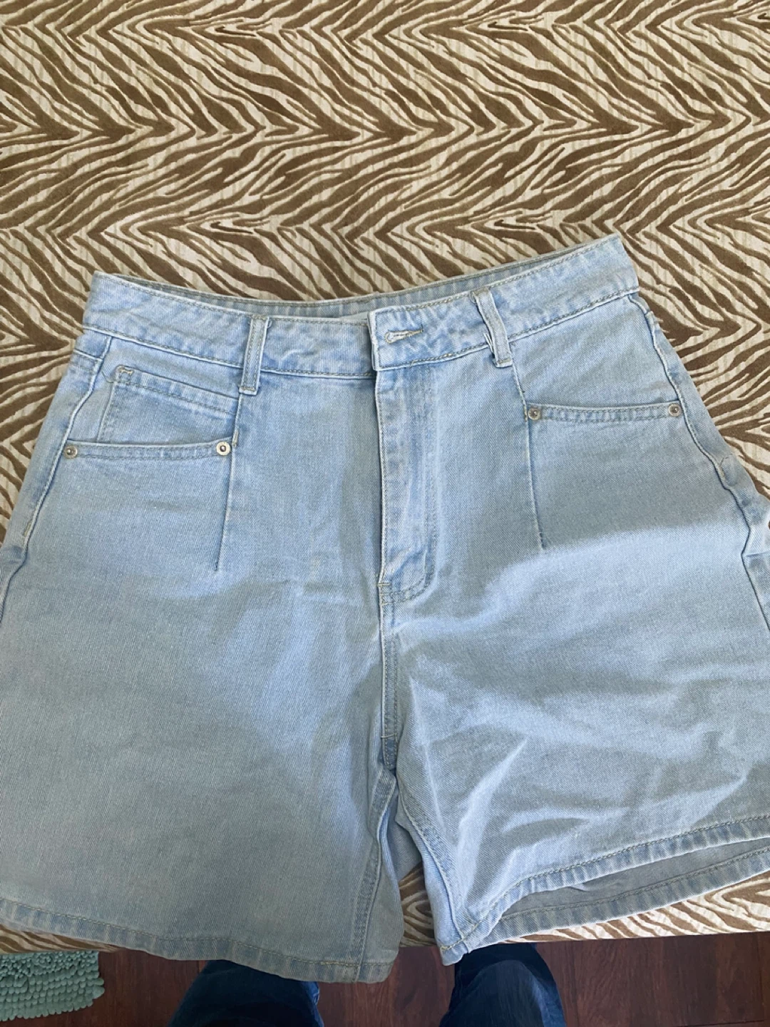 Forever 21 Light Wash Denim Shorts Size 2 - photo 2