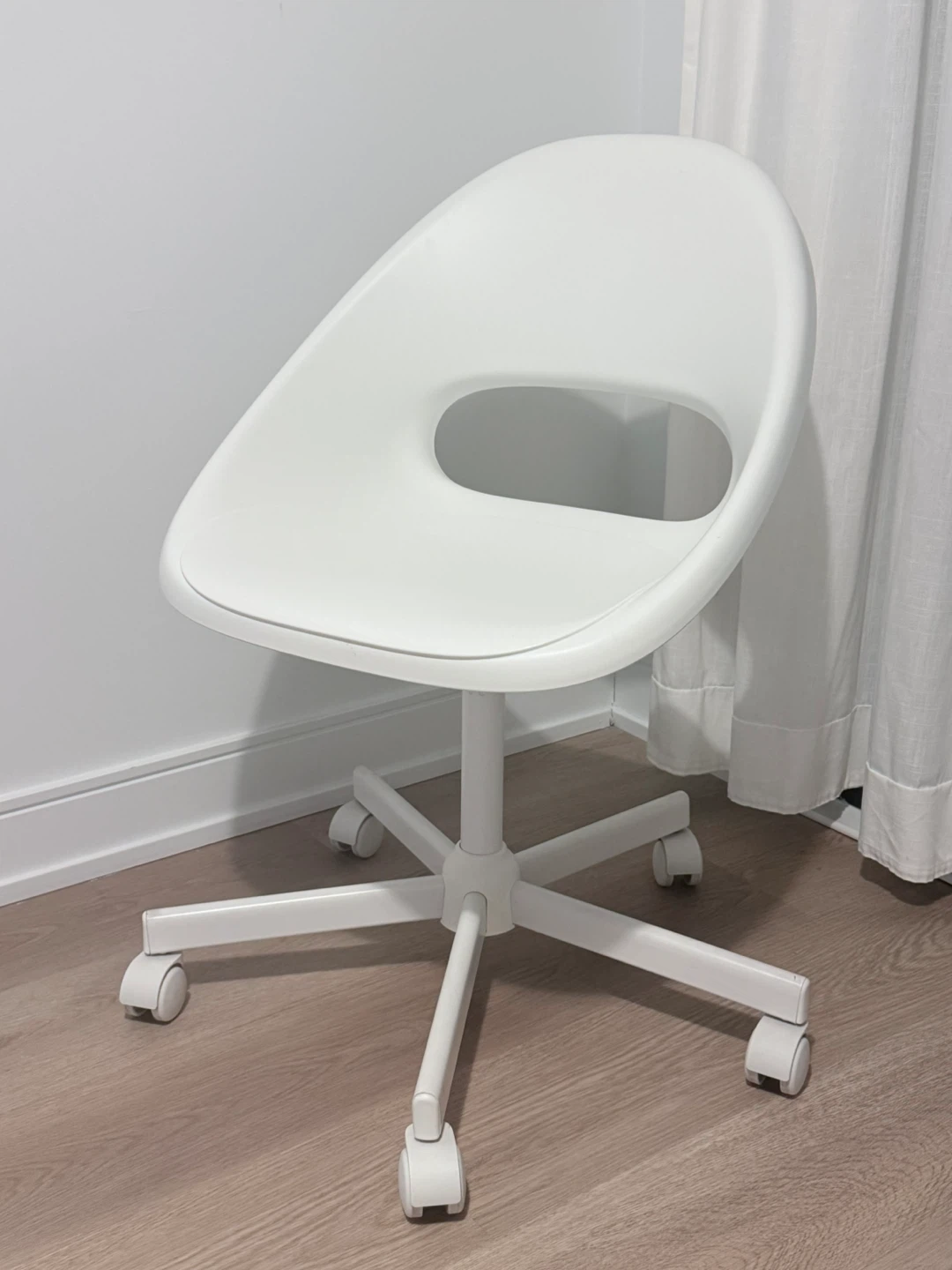 IKEA White Swivel Office Chair - photo 2