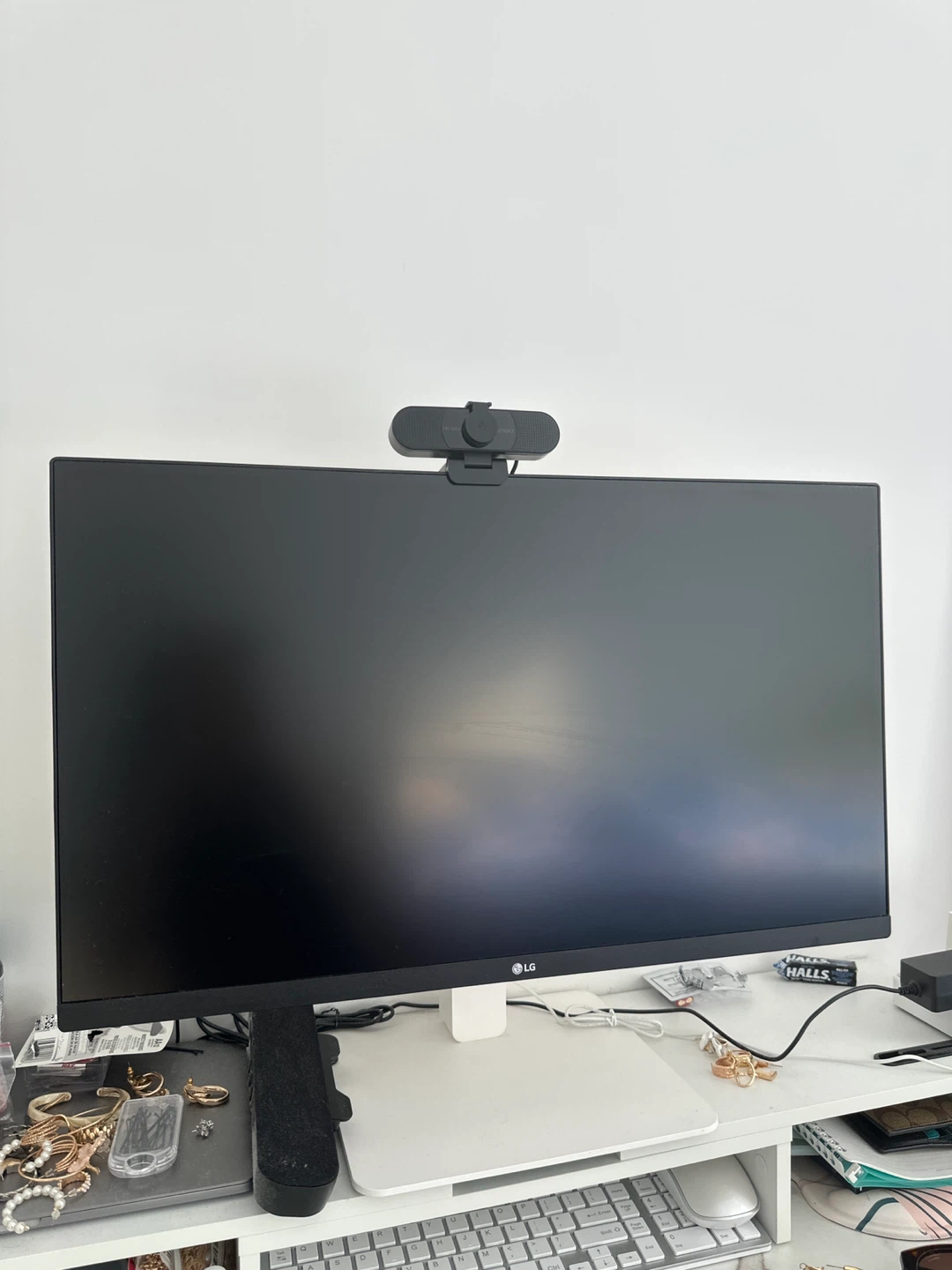 LG 27" 4K UHD Ultrafine™ Monitor (27US550-W) - photo 2