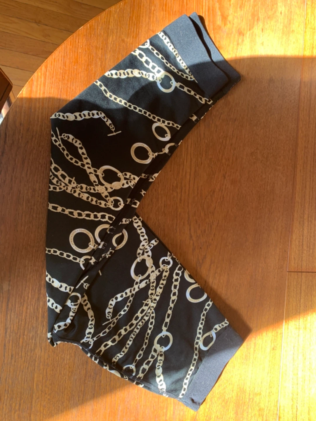 Juicy Couture Black and Gold Chain Print Leggings - photo 3