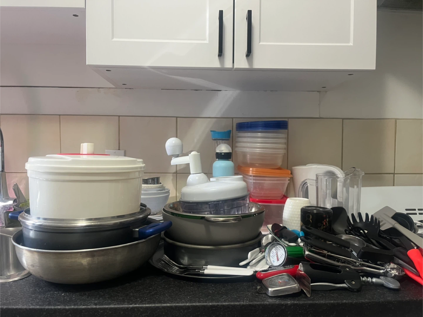 Mixed kitchen items!! Moving sales