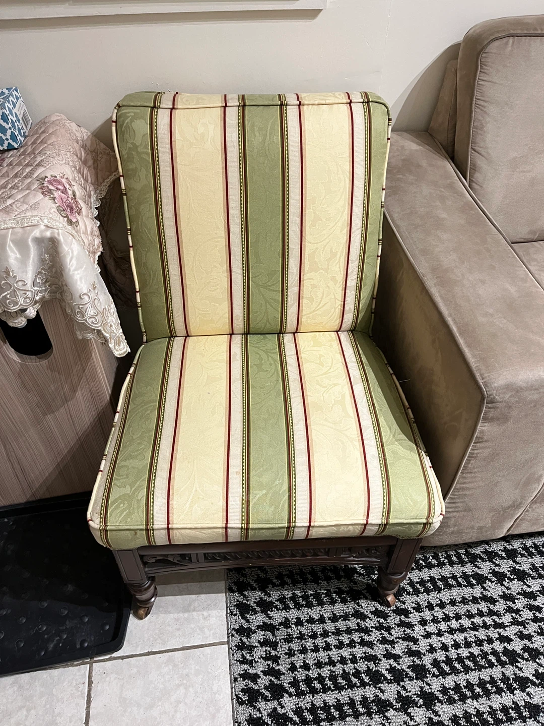 Single seat couch + accent chair - photo 3