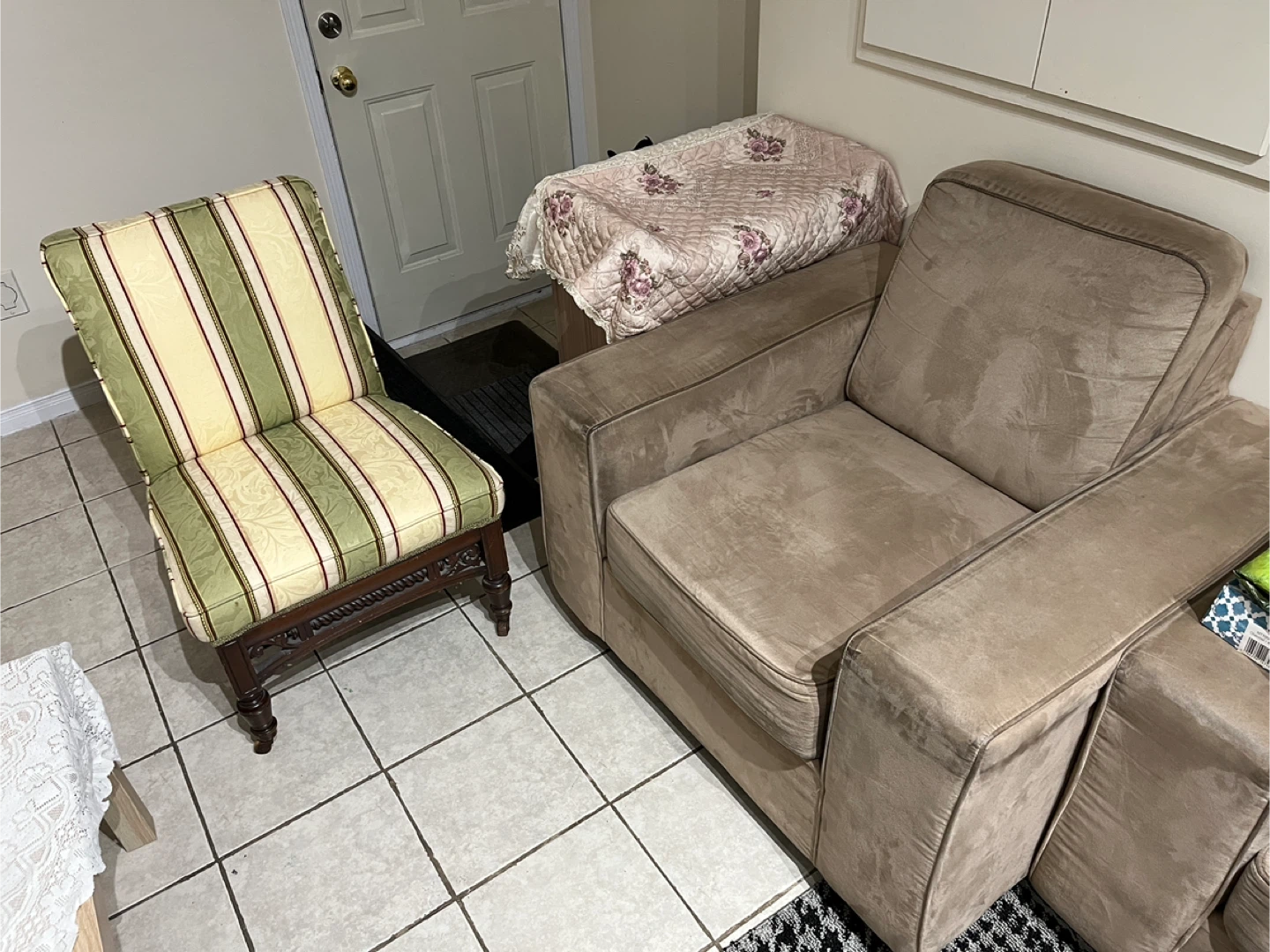 Single seat couch + accent chair