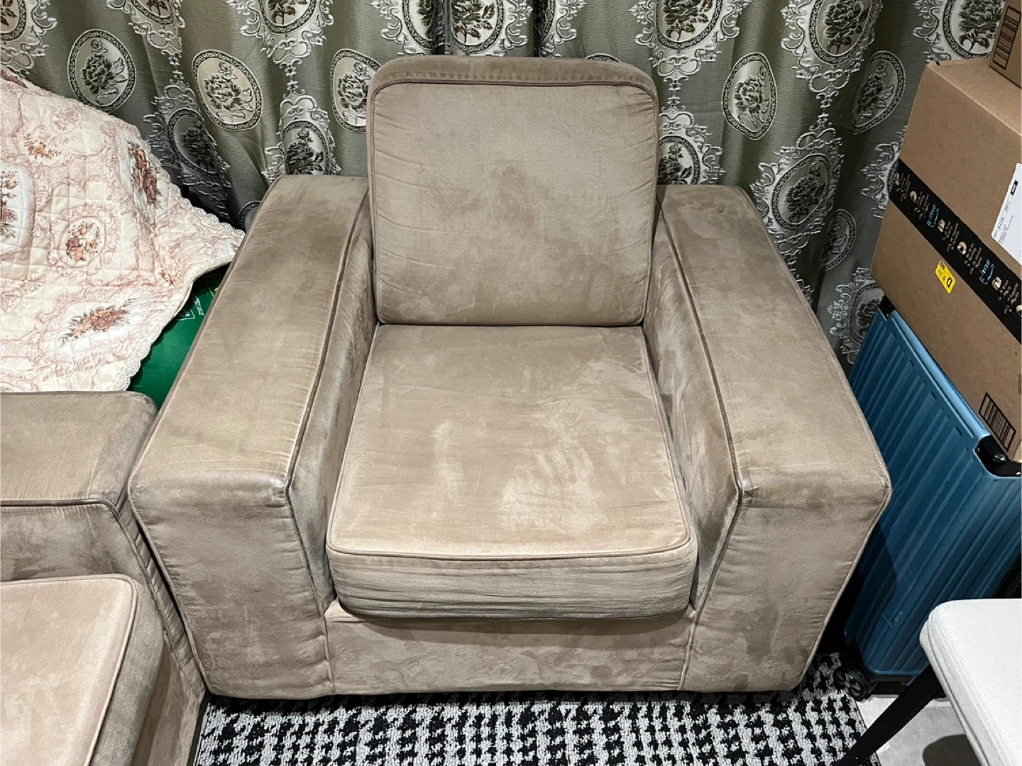 Single seat couch + accent chair - photo 2