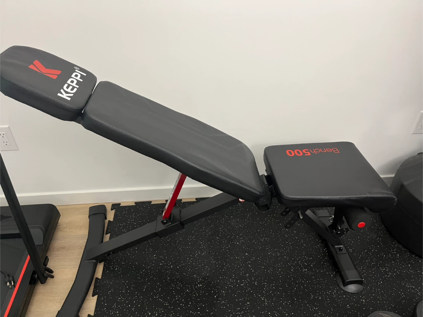Adjustable Foldable Workout Bench – Excellent Condition - photo 4