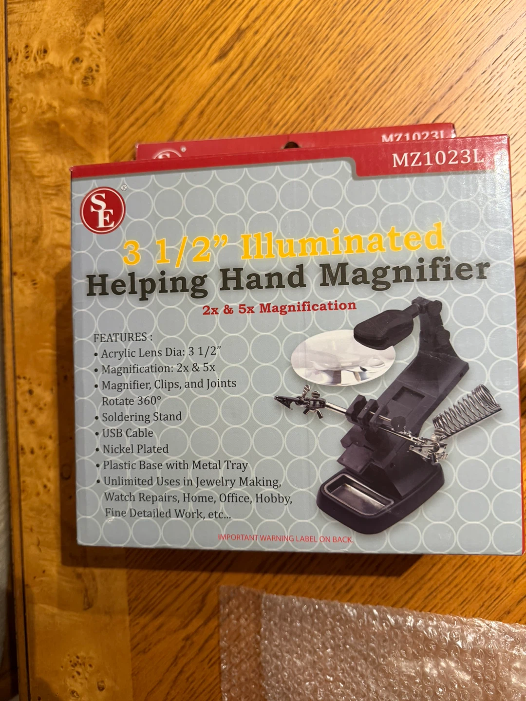 SE 3 1/2" Illuminated Magnifier with 2x & 5x Magnification