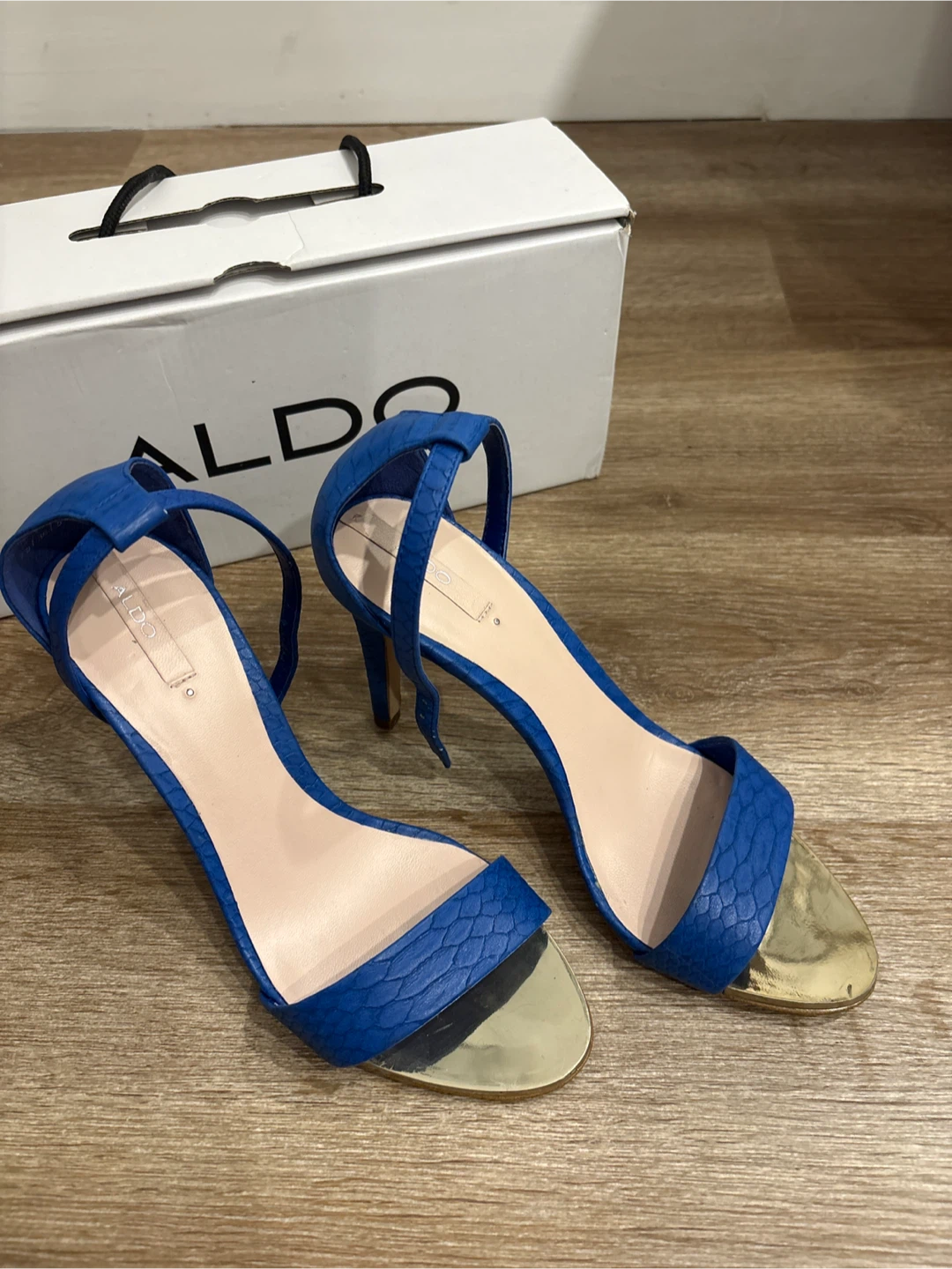 Comfortable Women's Blue Heeled Sandals Snakeskin Pattern
