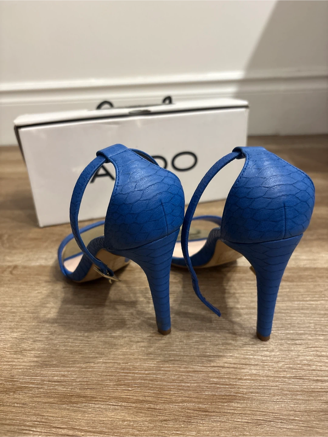 Comfortable Women's Blue Heeled Sandals Snakeskin Pattern - photo 3