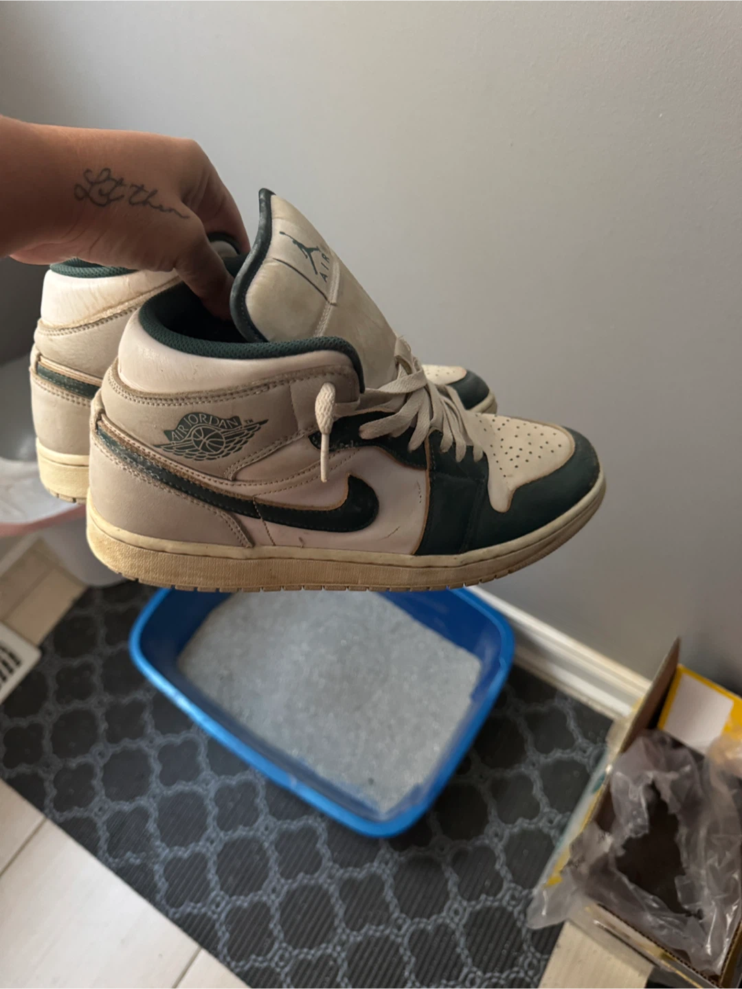 Air Jordan 1 Mid SE Shoes
