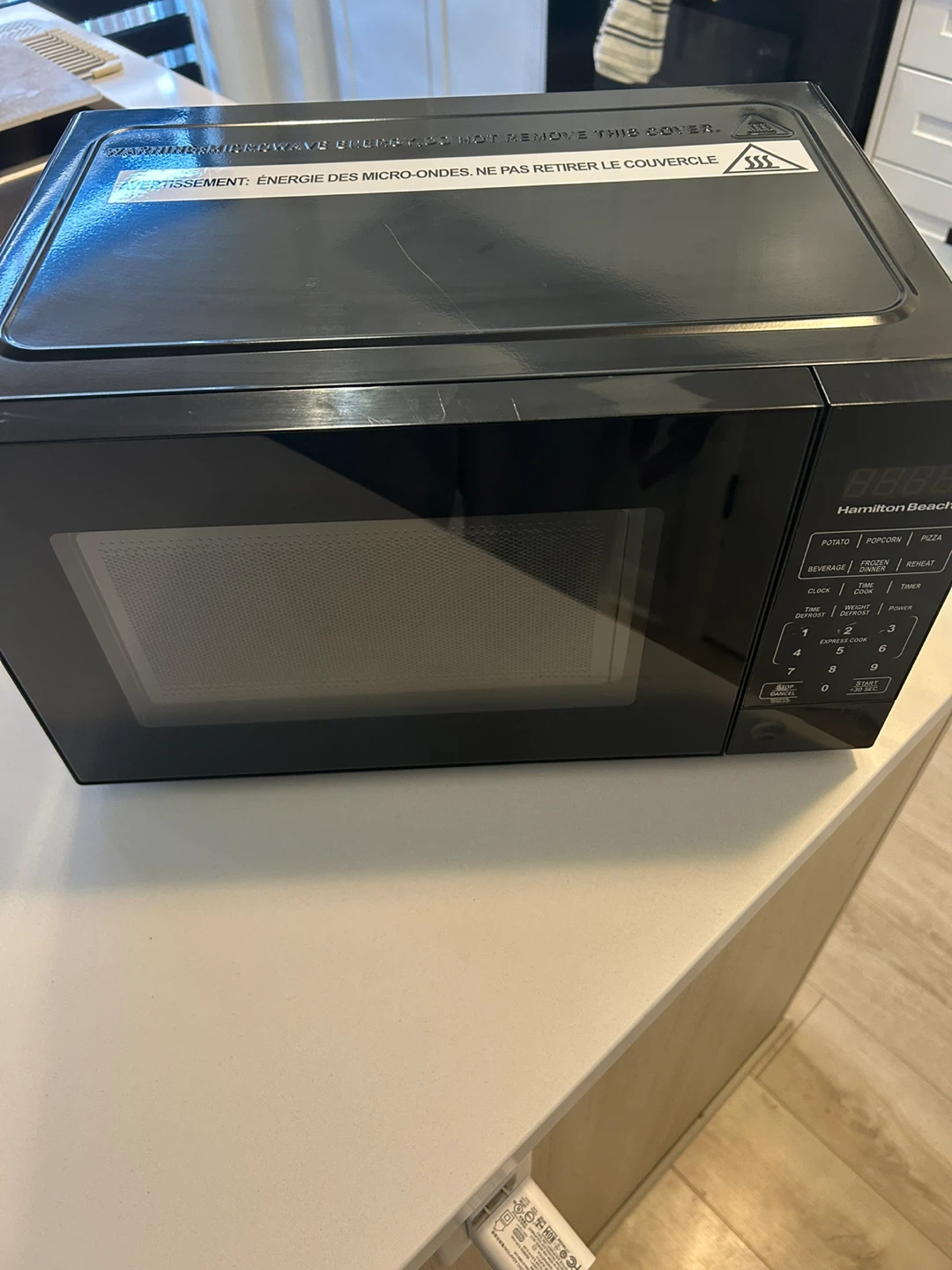 Hamilton Beach Microwave Oven - photo 3