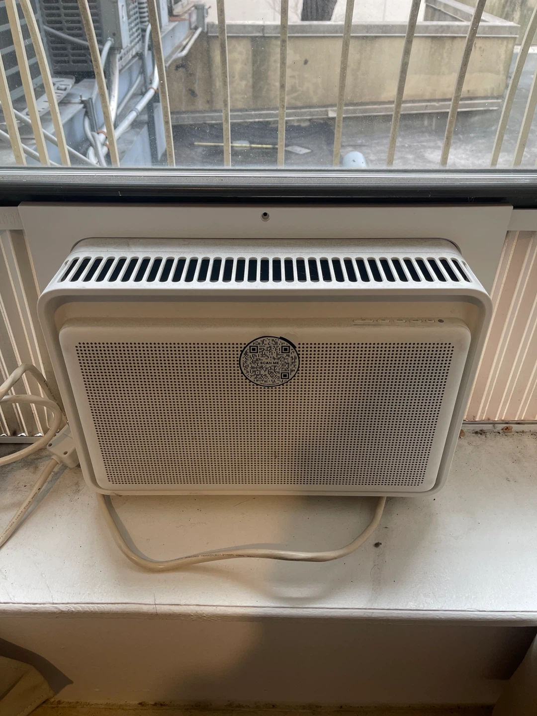 White Window Air Conditioner Unit windmill 1.5y old