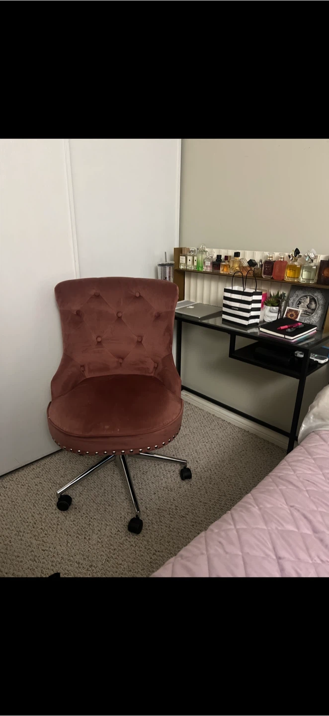 Table and Velvet Tufted Office Chair - Rose Gold