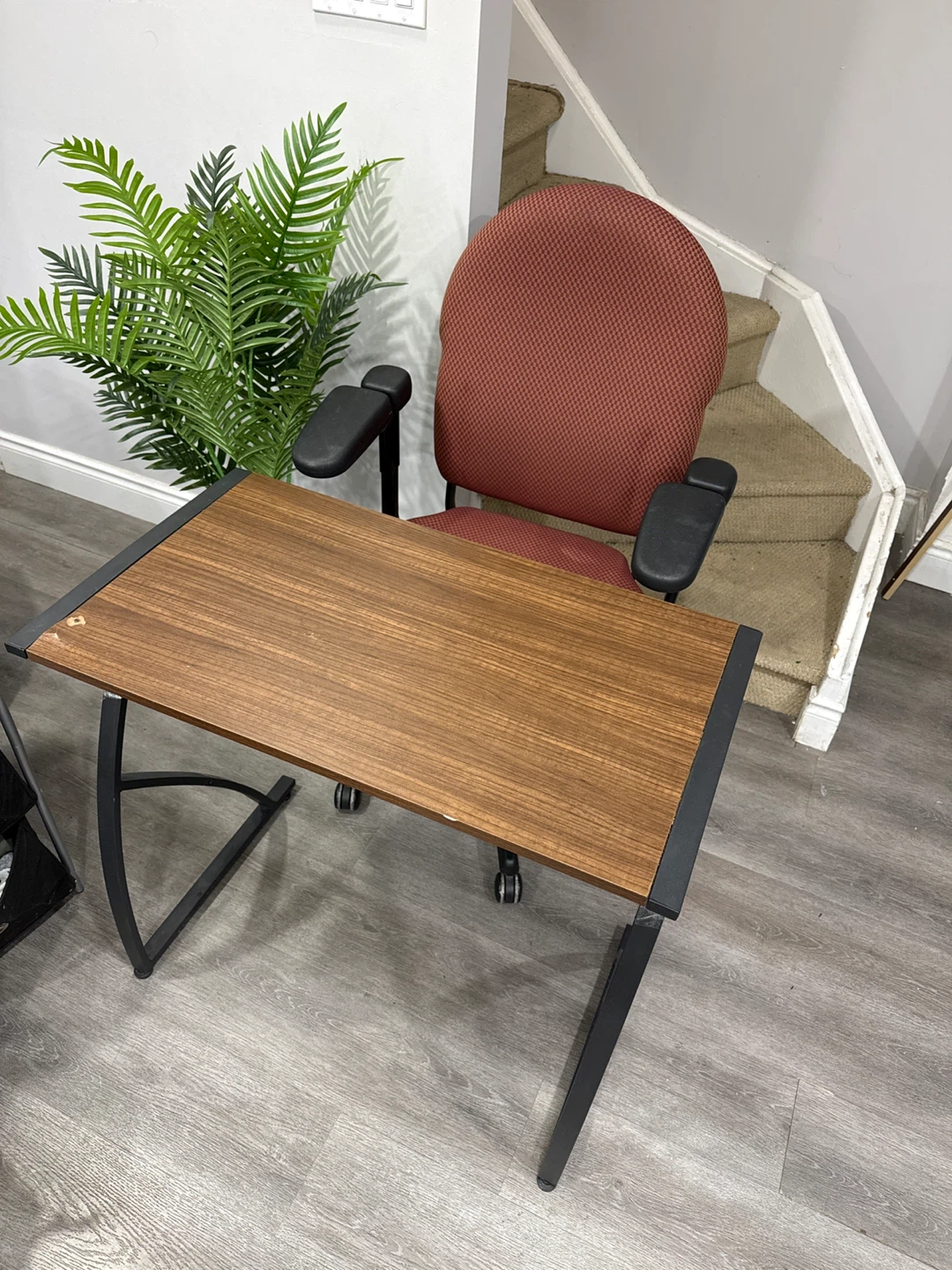 Ergonomic Red Office Chair - Great Condition - FREE Desk - photo 3