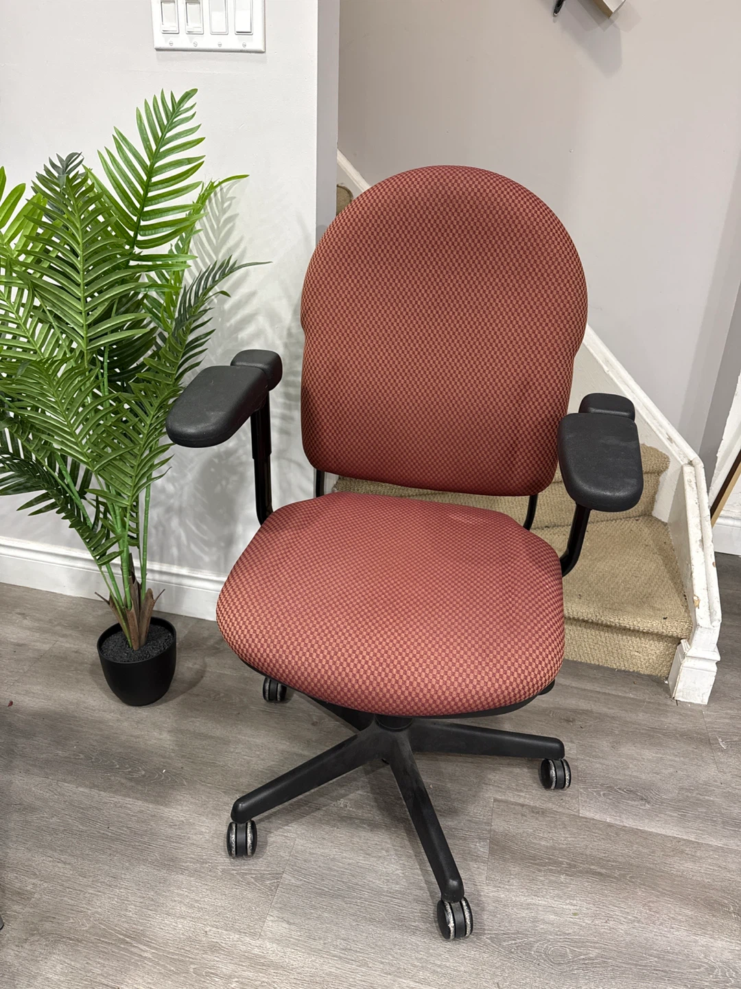 Ergonomic Red Office Chair - Great Condition - FREE Desk