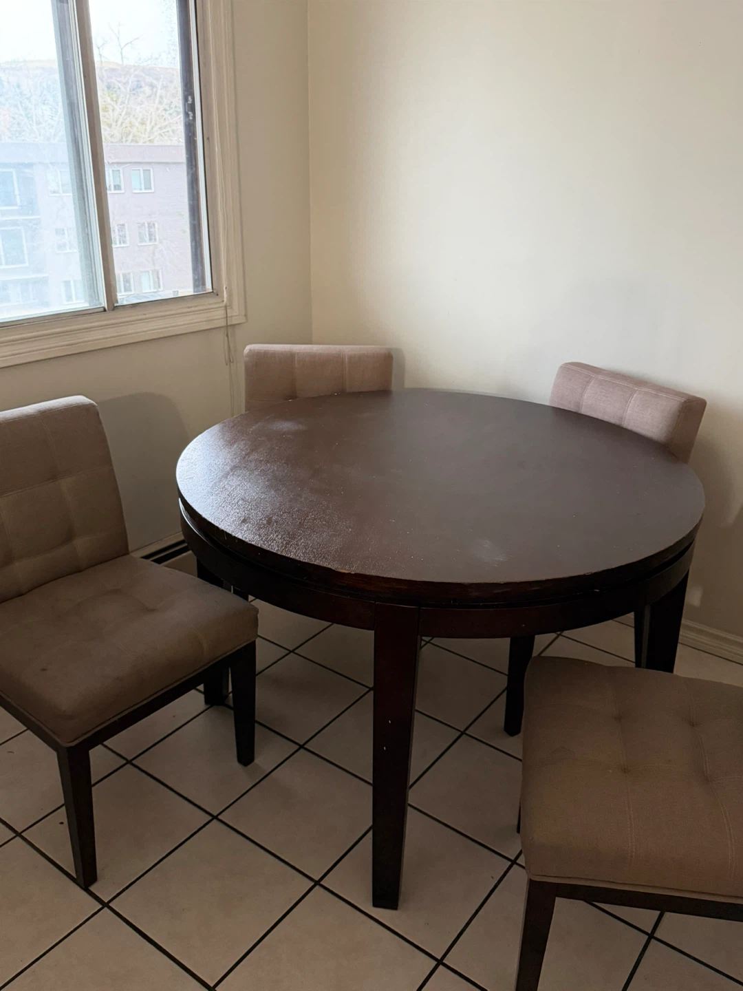 Round Dining Table with 4 Chairs