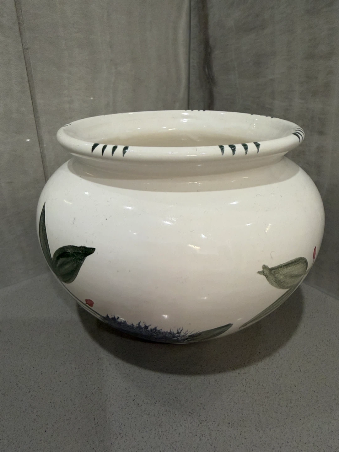 White ceramic planter with floral design - photo 2