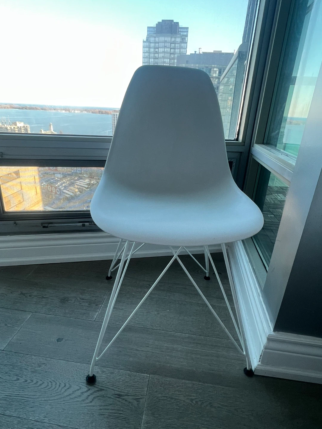 Set of 4 White Dining Chairs - photo 2