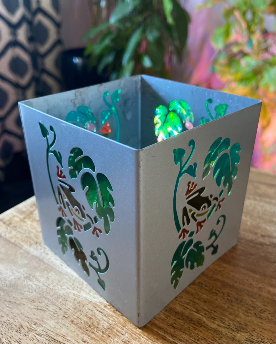 Rainforest Tree Frog and Leaf Tea Light Holder