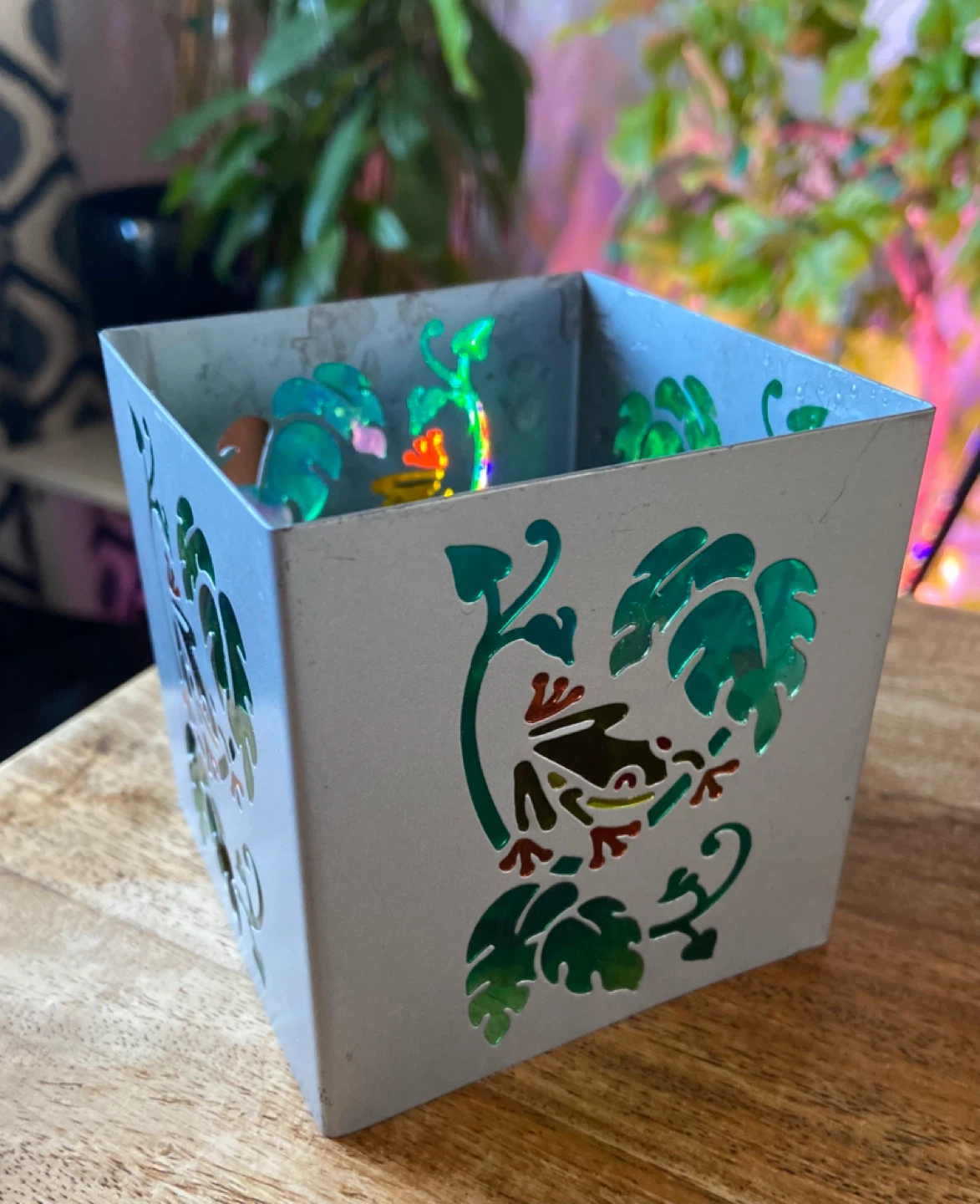 Rainforest Tree Frog and Leaf Tea Light Holder - photo 2
