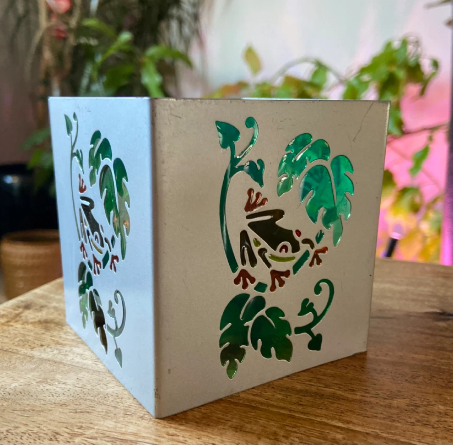 Rainforest Tree Frog and Leaf Tea Light Holder - photo 3