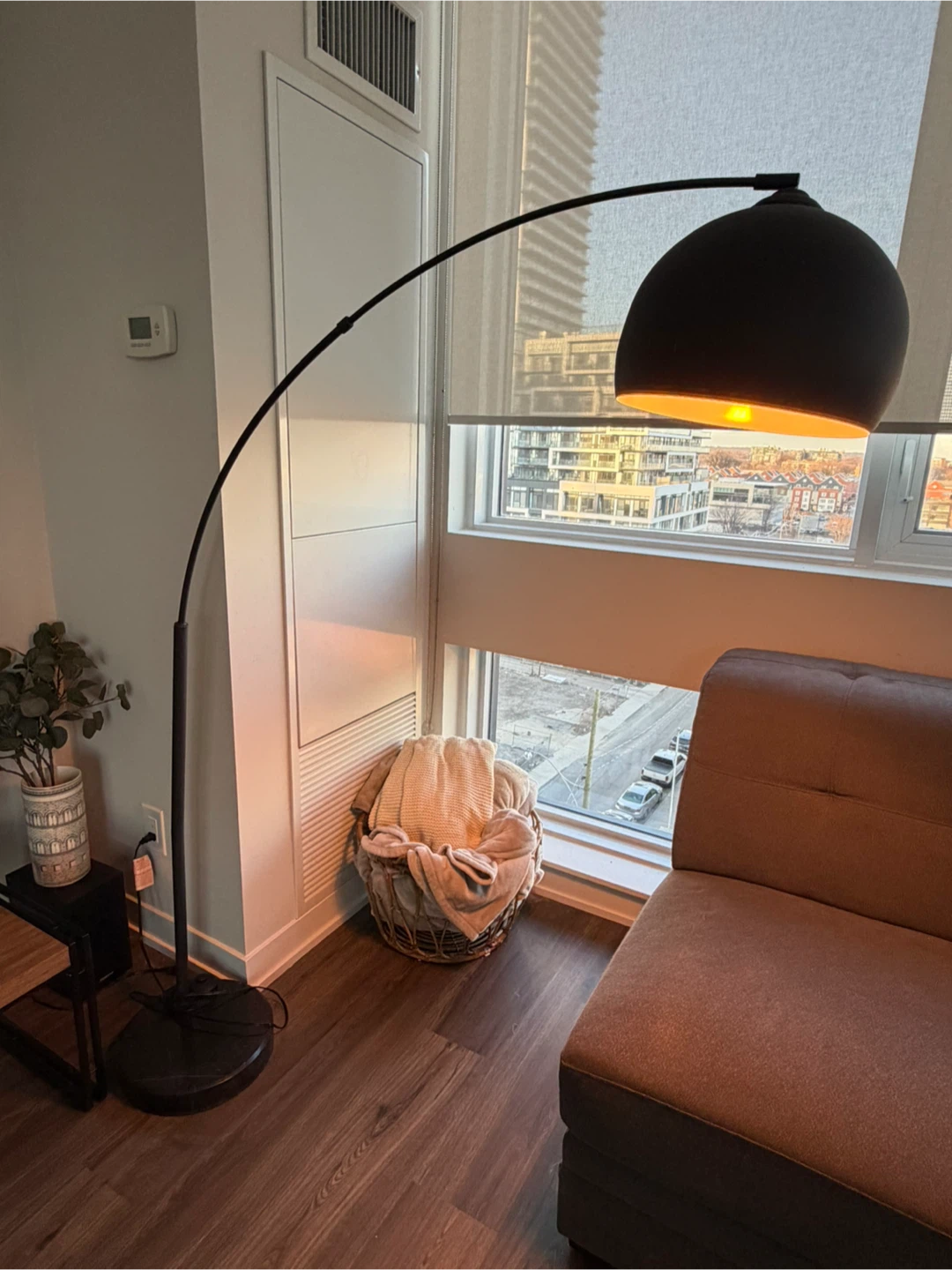 Black Arc Floor Lamp