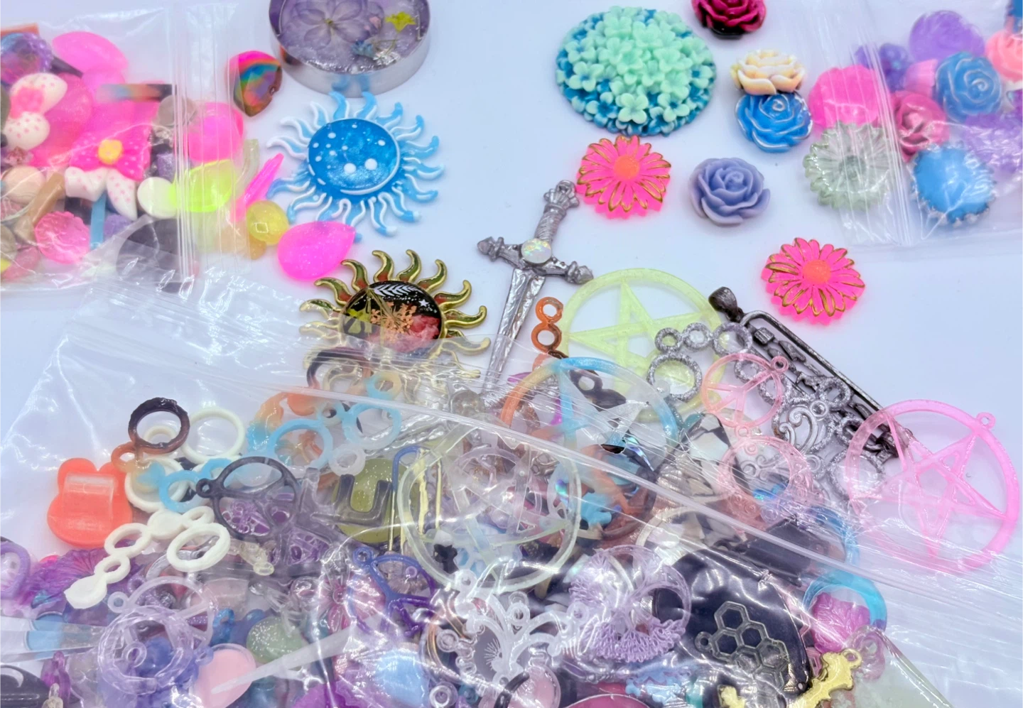 Resin Bundle – Flowers, Pendants, Glow in Dark