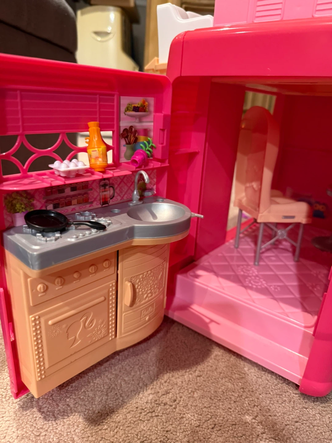 Barbie Camper RV Playset - photo 4