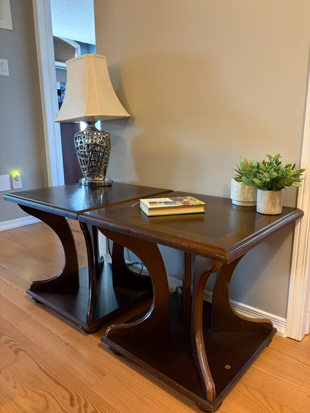 Solid Wood Night Stands(Set of 2)
